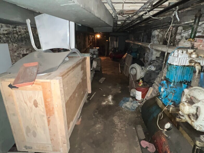More Photos Of 1438-1442 Light St, Baltimore Showroom For Sale