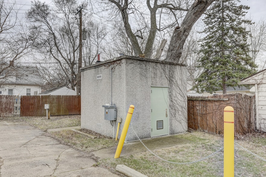 More Photos Of 23919 John R Rd, Hazel Park Freestanding For Sale