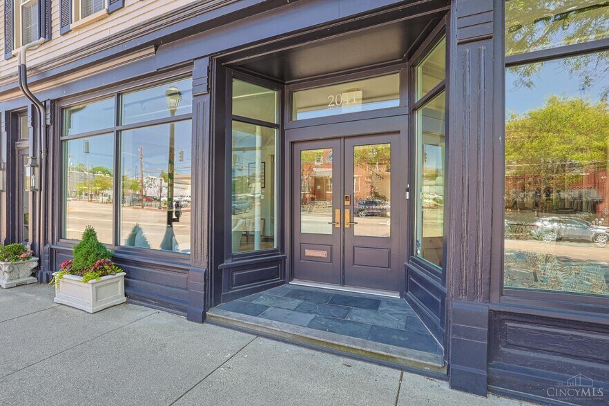 More Photos Of 2041-2043 Madison Rd, Cincinnati Storefront Retail Residential For Sale