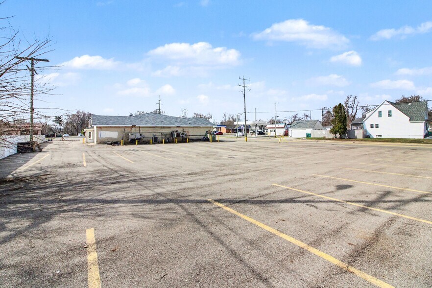 More Photos Of 1405 Ecorse Rd, Ypsilanti Freestanding For Sale