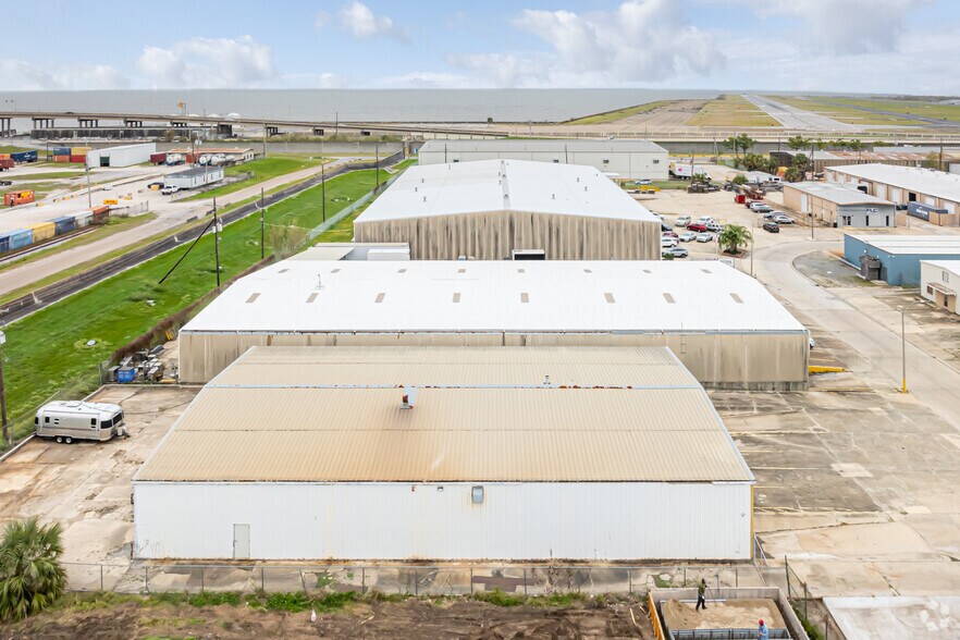 More Photos Of 234 Harbor Cir, New Orleans Warehouse For Sale
