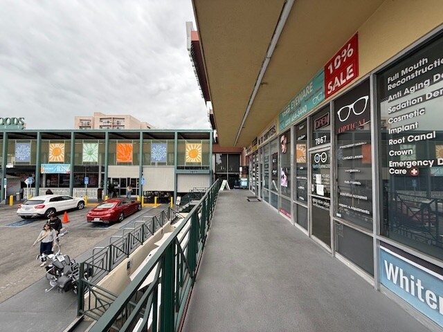 More Photos Of 7881 Santa Monica Blvd, West Hollywood Restaurant For Lease