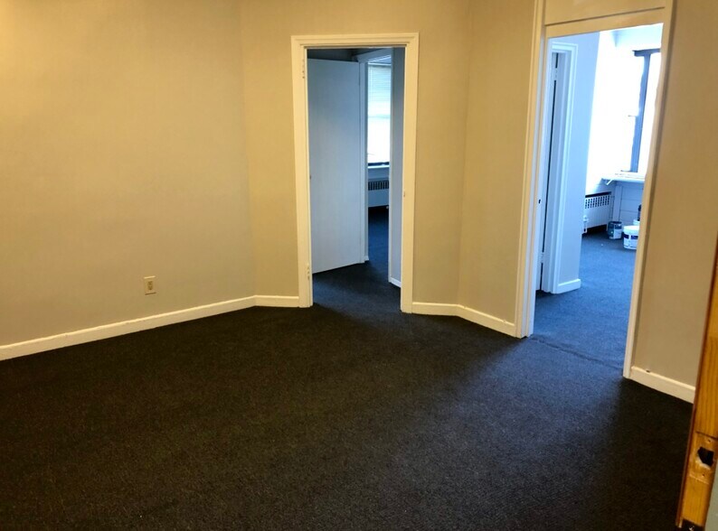 More Photos Of 28-36 Merrick Ave, Merrick Freestanding For Lease