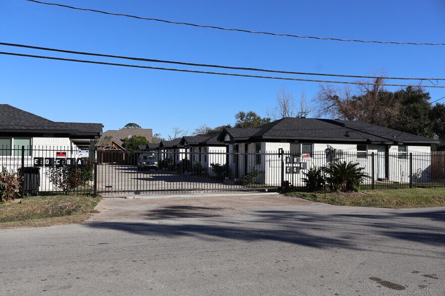 More Photos Of 4116 Linn Street St, Houston Multifamily For Sale