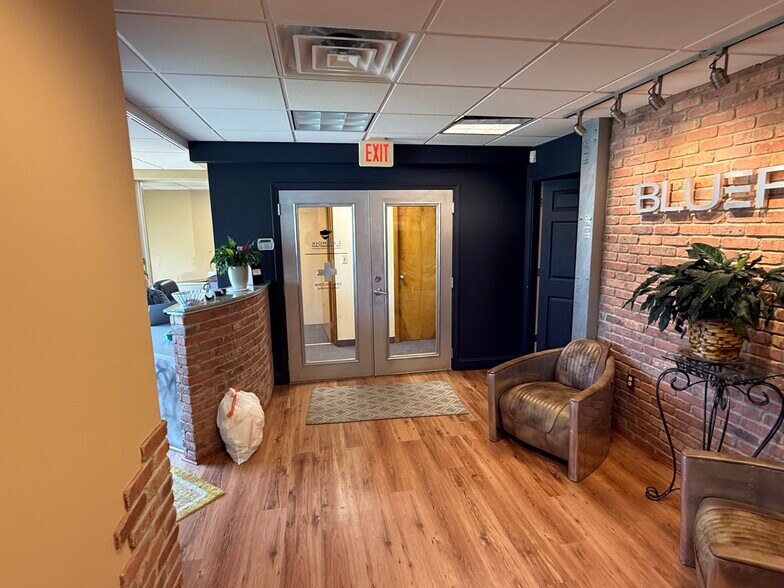 More Photos Of 381 Main St, Wakefield Storefront Retail Office For Lease