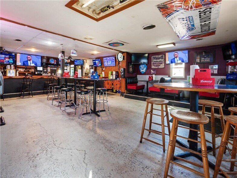 More Photos Of 612 S State St, Crooksville Bar For Sale