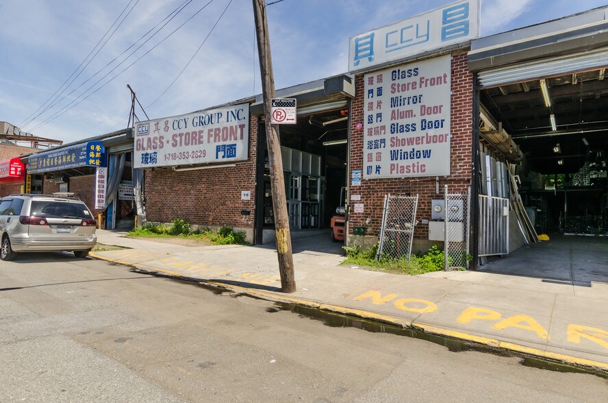 More Photos Of 3149 Higgins St, Flushing Warehouse For Lease