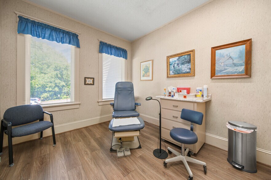 More Photos Of 217 Mocksville Ave, Salisbury Office Residential For Sale