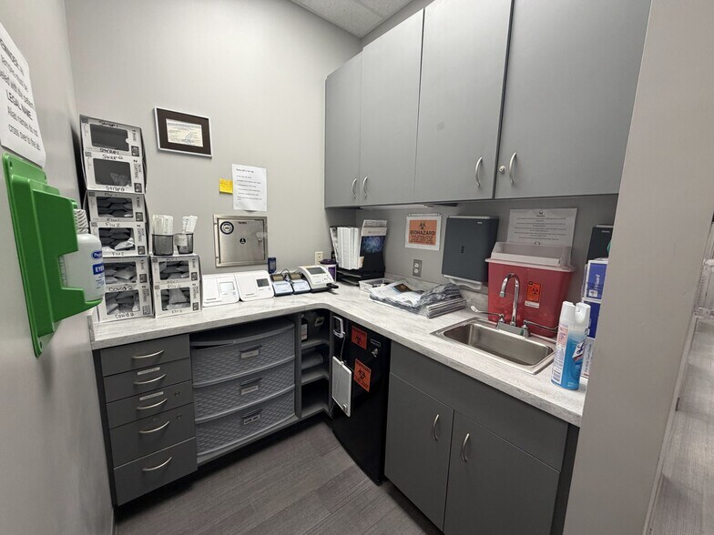 More Photos Of 829 Davis St, Blacksburg Medical For Sale