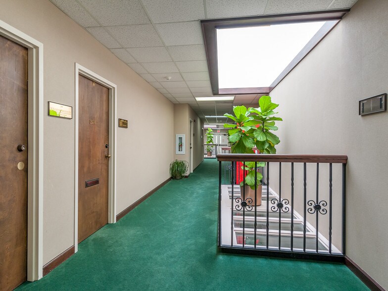 More Photos Of 2101 N Sardis Rd, Charlotte Office For Sale