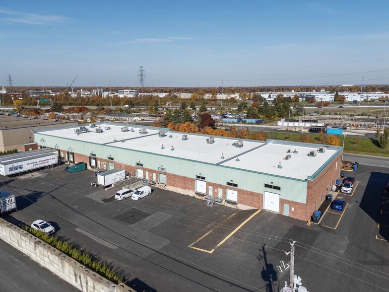 More Photos Of 874-896 Rue Jean-Neveu, Longueuil Warehouse For Lease