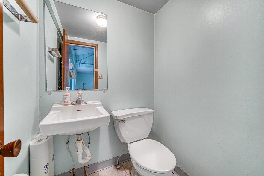 More Photos Of 2331 45th St, Highland Medical For Sale