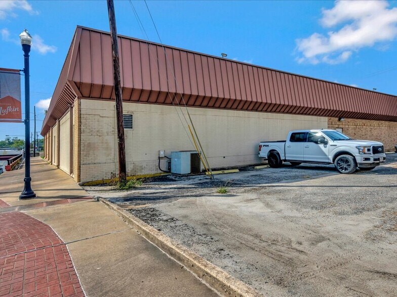 More Photos Of 202 N Angelina Ave, Lufkin Office For Sale