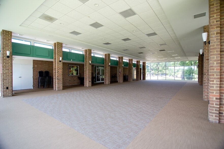 More Photos Of 36 Wedgewood Dr, Farmville Golf Course Driving Range For Sale