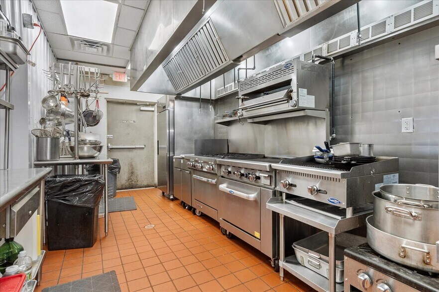 More Photos Of 19112 Keep Tryst Rd, Knoxville Restaurant For Sale