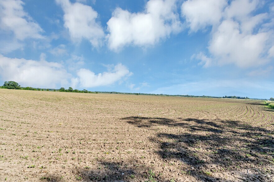 More Photos Of 41W597 US Highway 20, Hampshire Flex For Sale