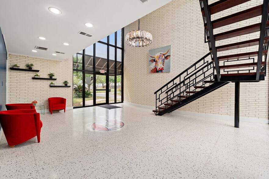 More Photos Of 9941 Rowlett Rd, Houston Medical For Lease