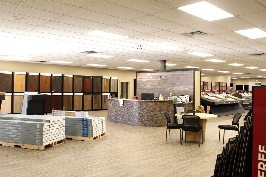 More Photos Of 802 Sanders Ave, Springdale General Retail For Lease