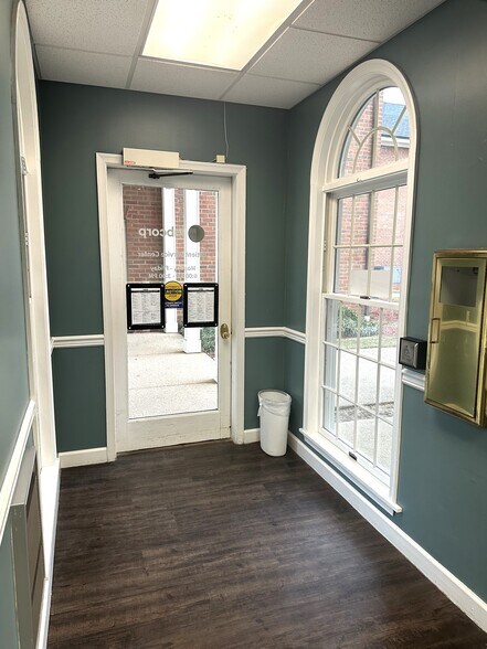 More Photos Of 11350 Pembrooke Sq, Waldorf Medical For Sale