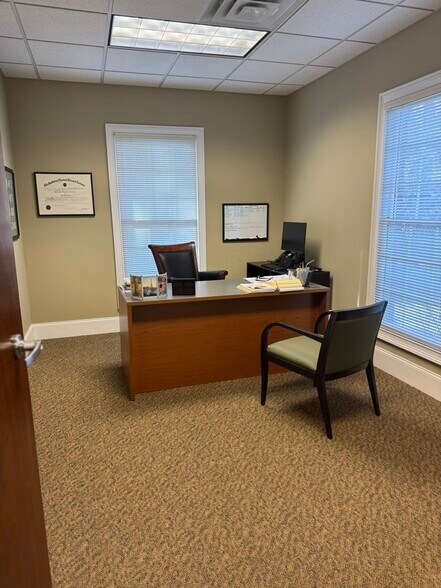 More Photos Of 190 Hawthorne Park, Athens Office For Sale