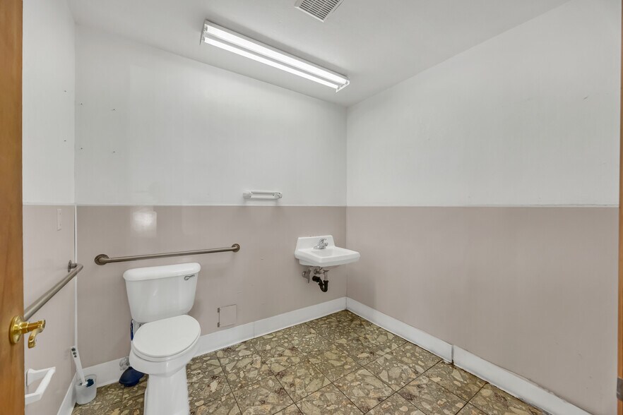 More Photos Of 1035-1043 Sutton Way, Grass Valley Office For Sale