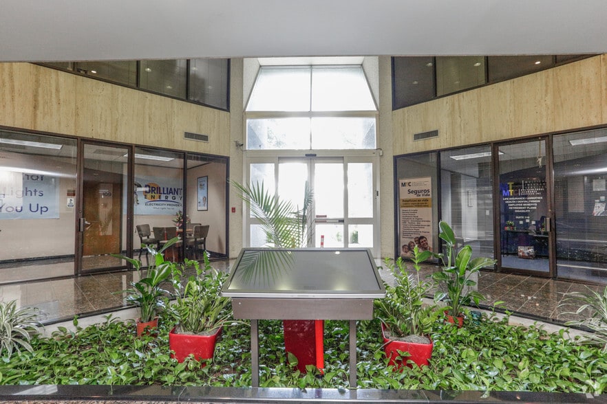 More Photos Of 800 Wilcrest Dr, Houston Office For Lease