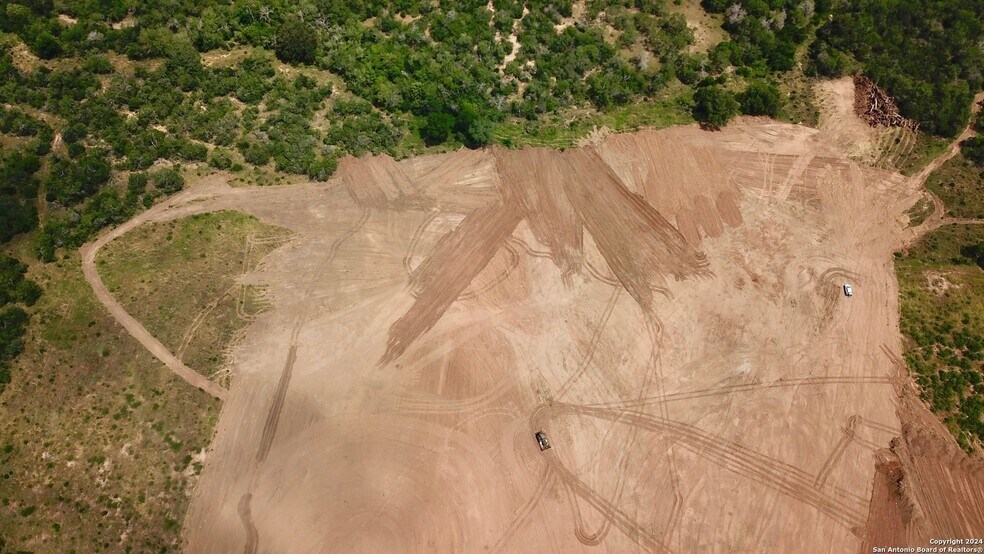 More Photos Of 17171 Interstate 35 S, Atascosa Land For Sale