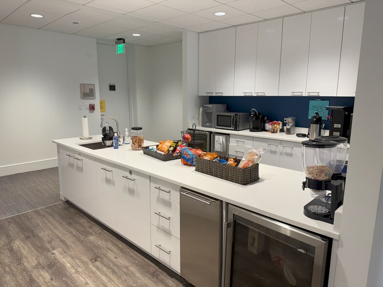 More Photos Of 880 Montclair Rd, Birmingham Office For Lease