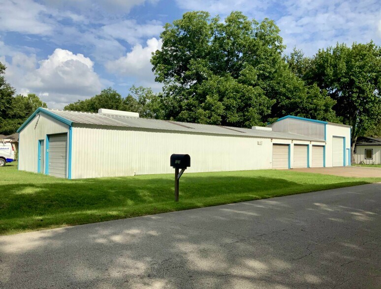 Primary Photo Of 103 N Live Oak St, Tomball Warehouse For Lease