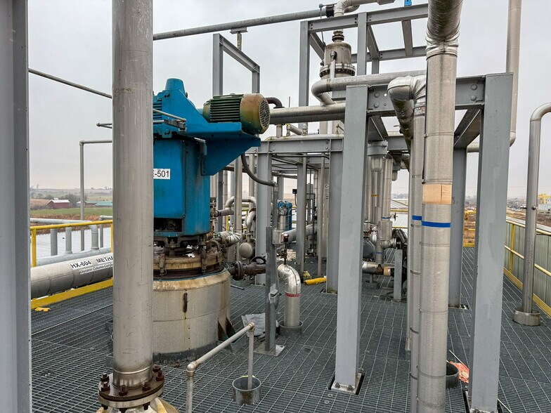 More Photos Of 5640 44th Ave S, Clinton Office For Sale