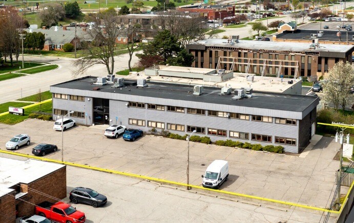 More Photos Of 21540 W 11 Mile Rd, Southfield Medical For Lease