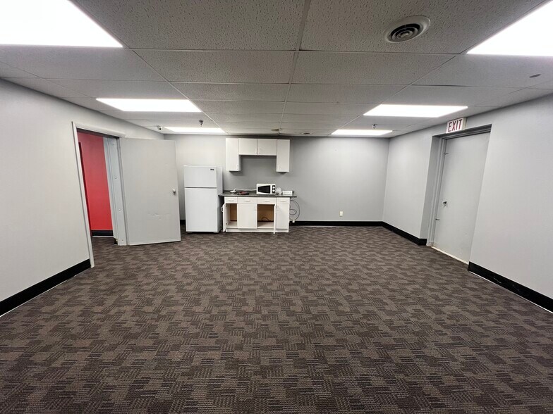 More Photos Of 7725 Mcknight Rd, Pittsburgh General Retail For Sale