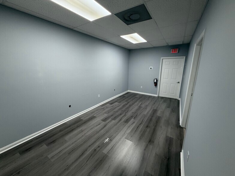 More Photos Of 1095 Jupiter Park Dr, Jupiter Light Manufacturing For Lease