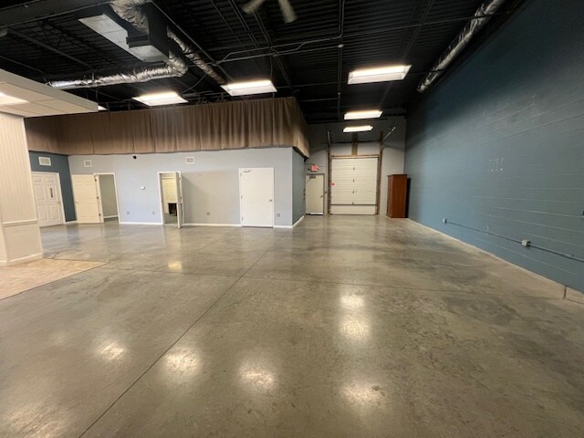 More Photos Of 2742 Barney Ct, McHenry Warehouse For Lease