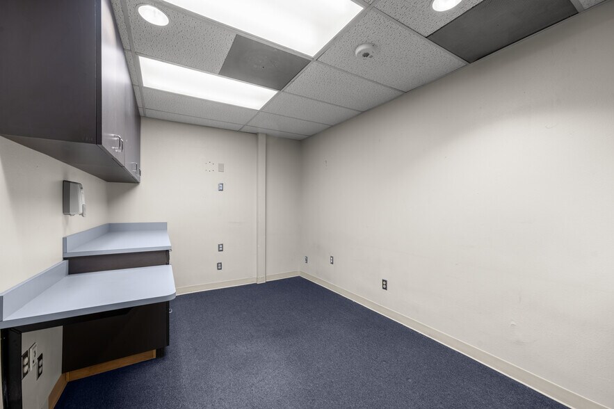 More Photos Of 13414 Medical Complex Dr, Tomball Medical For Sale