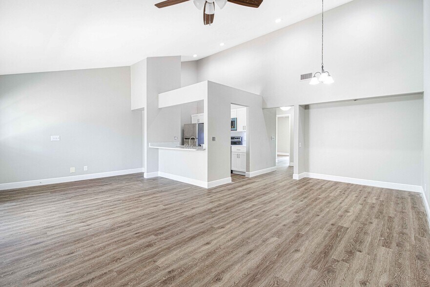 More Photos Of 4151 SE 22nd Ave, Ocala Apartments For Sale