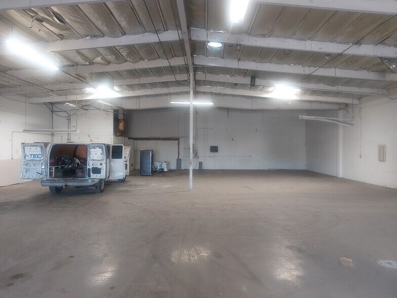 More Photos Of 1329-1335 E Warner Ave, Santa Ana Warehouse For Lease