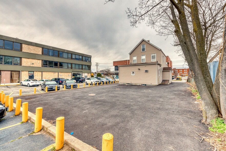 More Photos Of 15 E Carl St, Hicksville Office For Sale