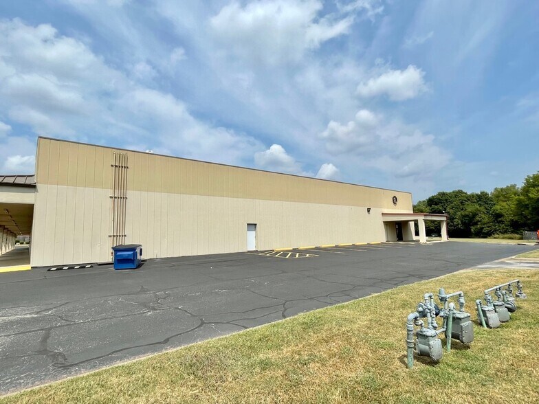 More Photos Of 120 Southwinds Rd, Farmington Restaurant For Sale