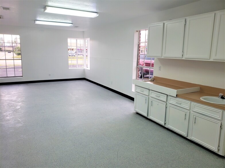 More Photos Of 13233 W Little York Rd, Houston Daycare Center For Lease