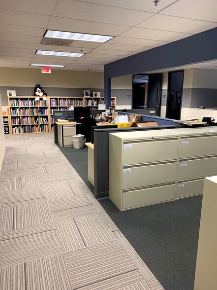 More Photos Of 6200-6250 Capitol Dr, Wheeling Flex For Lease
