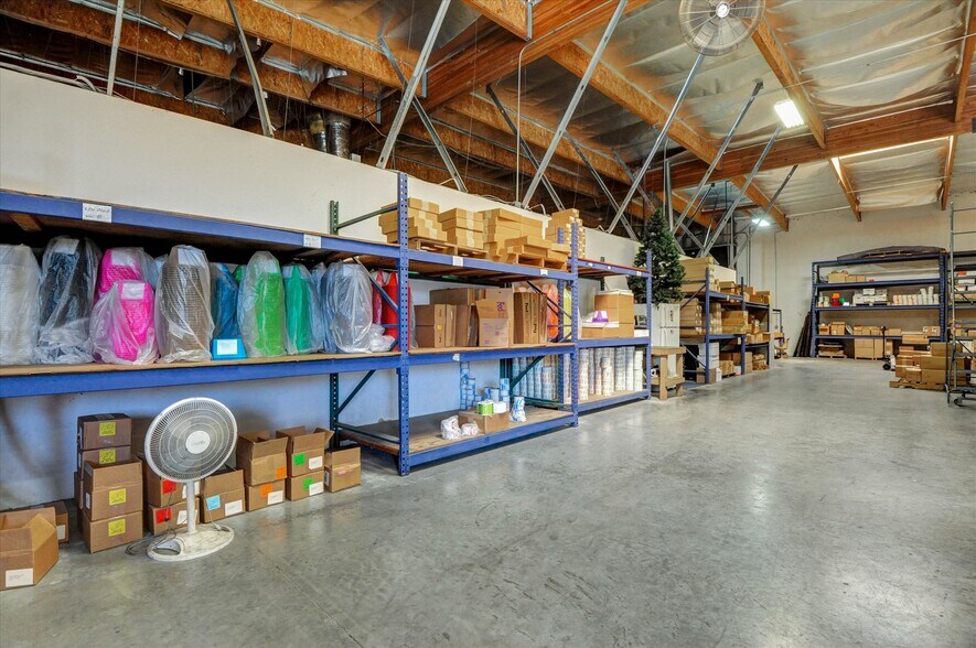 More Photos Of 920 W 10th St, Azusa Warehouse For Sale