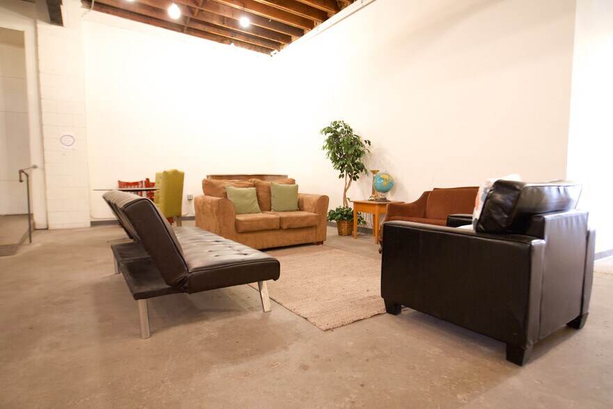 More Photos Of 510-538 State St, Rochester Showroom For Lease