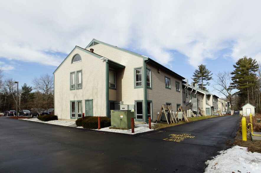 More Photos Of 93-95 Stiles Rd, Salem Office For Lease