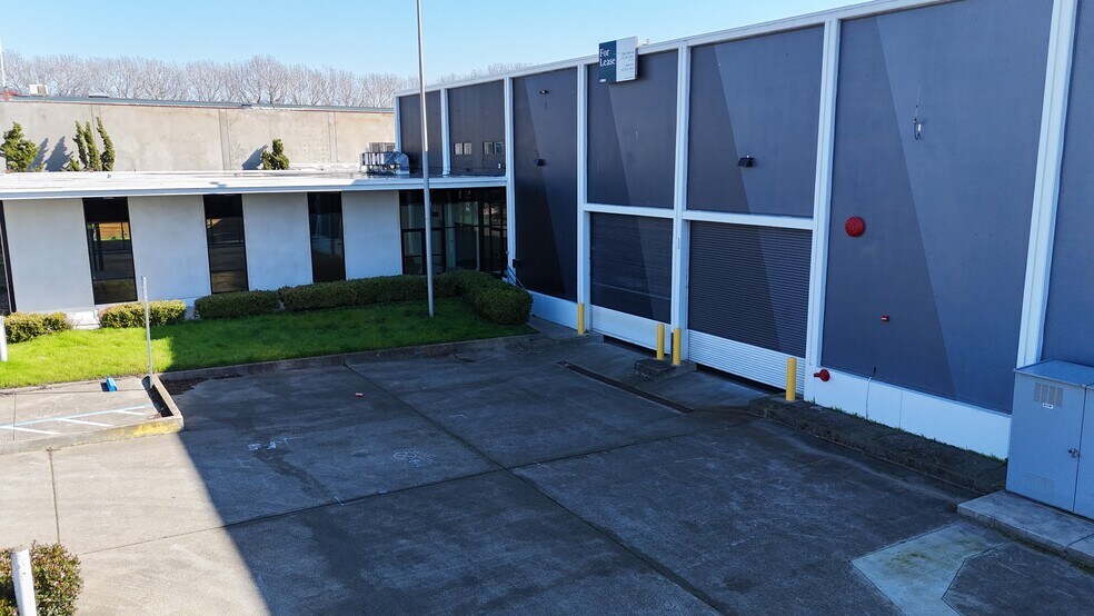 More Photos Of 1295 67th St, Emeryville Manufacturing For Lease