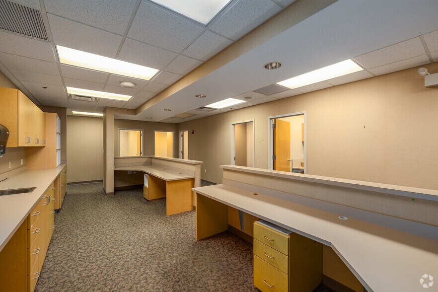 More Photos Of 2900 S National Ave, Springfield Medical For Lease