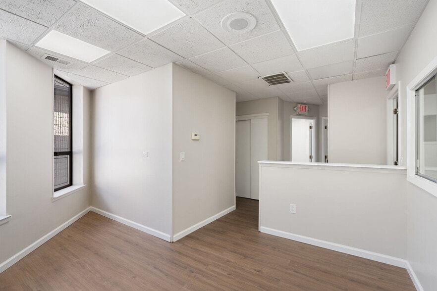 More Photos Of 2627 Hylan Blvd, Staten Island Medical For Lease