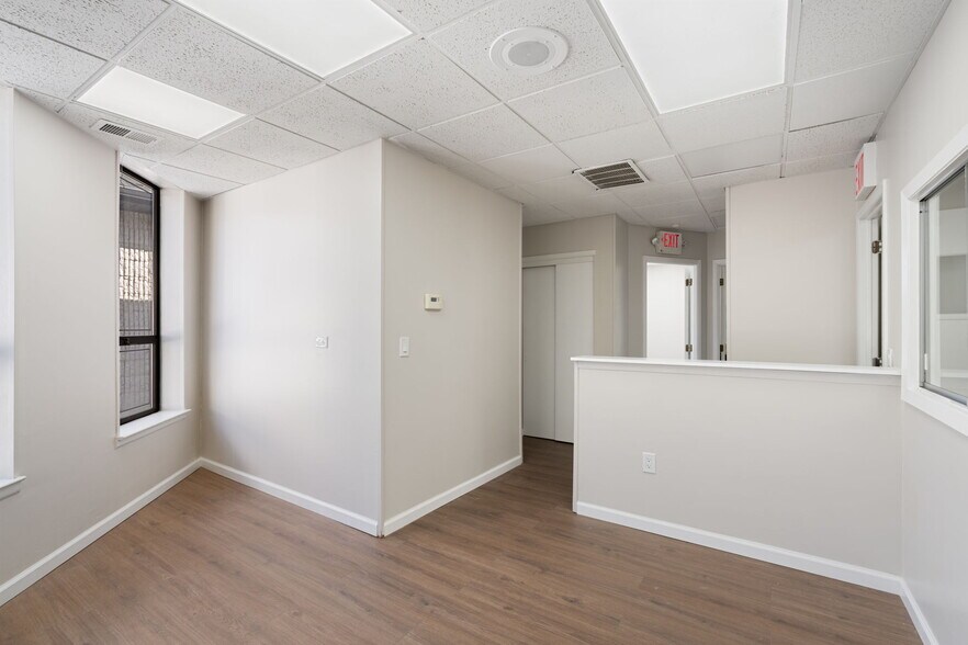 More Photos Of 2627 Hylan Blvd, Staten Island Medical For Lease