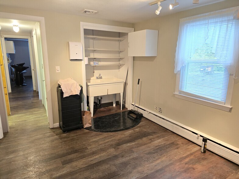 More Photos Of 154 Talcottville Rd, Vernon Rockville Freestanding For Sale