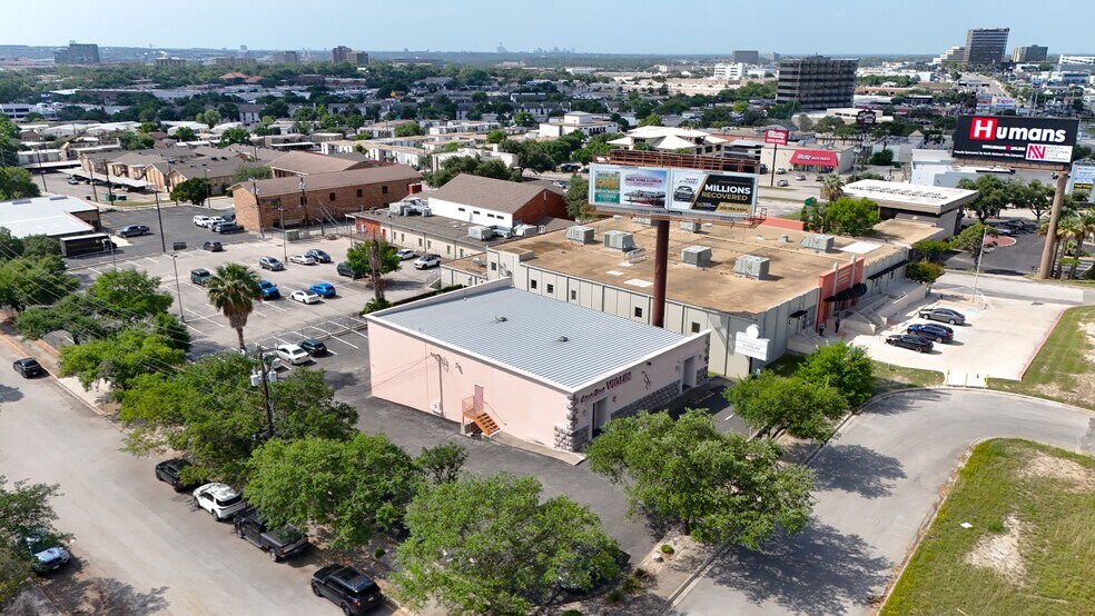 More Photos Of 10288 San Pedro Ave, San Antonio Flex For Sale